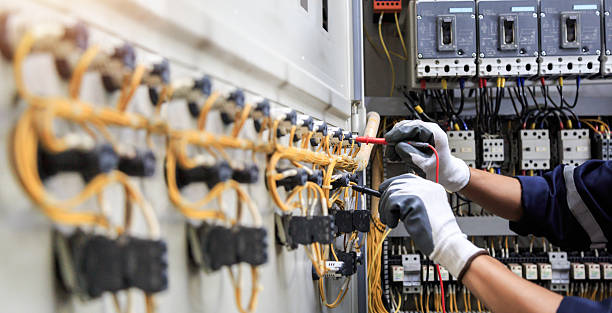 Professional Electrician technician working in Valle Vista, CA